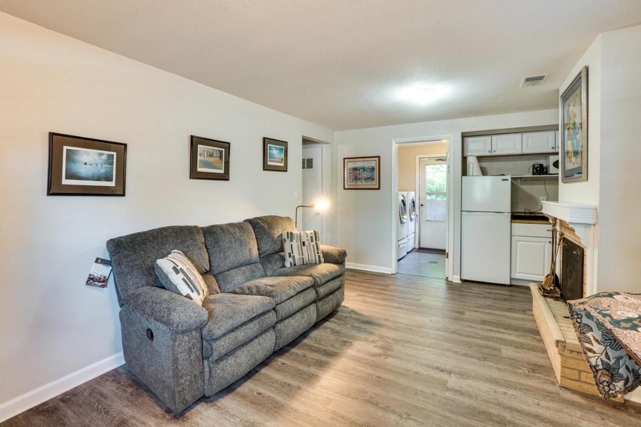 Vacation With Grill - 7 Mi To Downtown Apartment